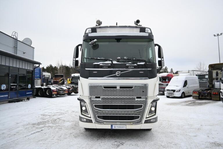 Volvo FH650 8x4*4 Tridem 7m koukkulaite