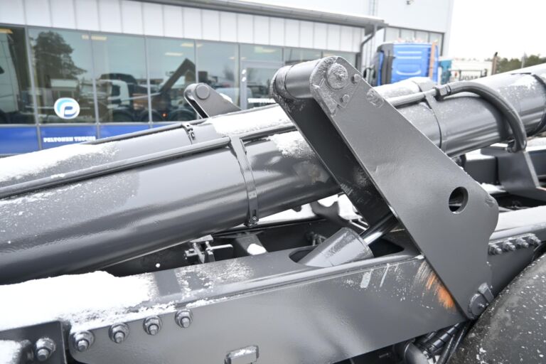 Volvo FH650 8x4*4 Tridem 7m koukkulaite