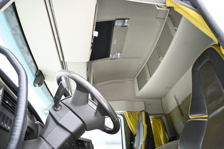 Volvo FH650 8x4*4 Tridem 7m koukkulaite