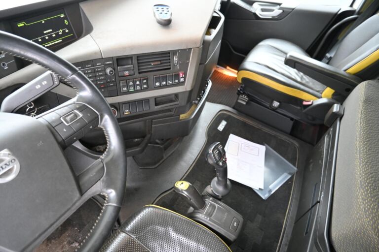 Volvo FH650 8x4*4 Tridem 7m koukkulaite