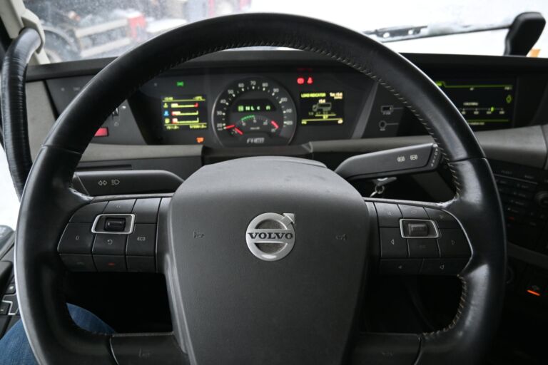 Volvo FH650 8x4*4 Tridem 7m koukkulaite