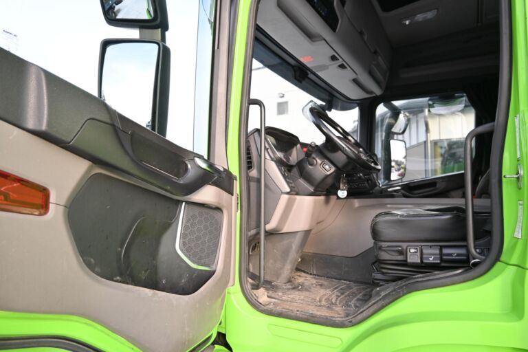 Scania P410 6x2*4 Carrier Supra