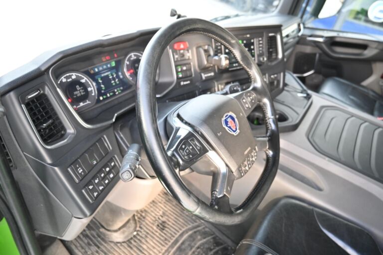 Scania P410 6x2*4 Carrier Supra