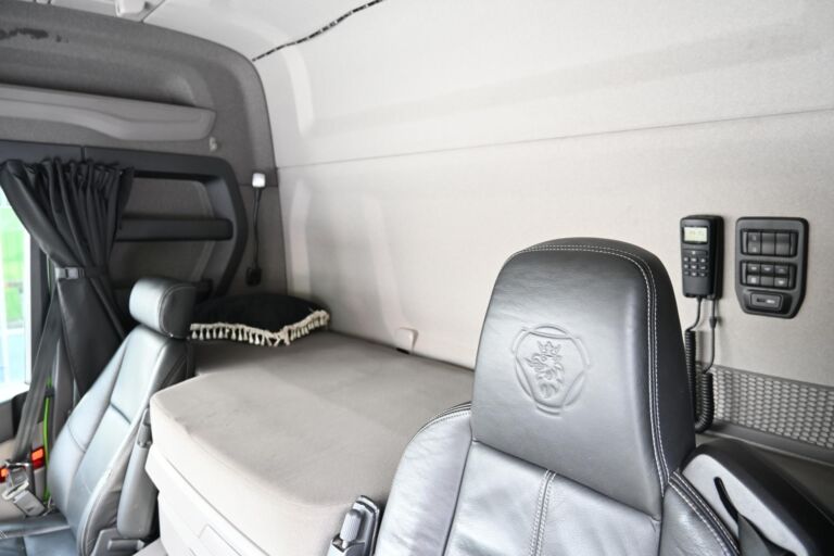 Scania P410 6x2*4 Carrier Supra