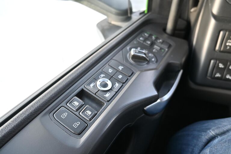 Scania P410 6x2*4 Carrier Supra