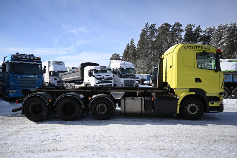 Scania R520 8x2 V8 koukku