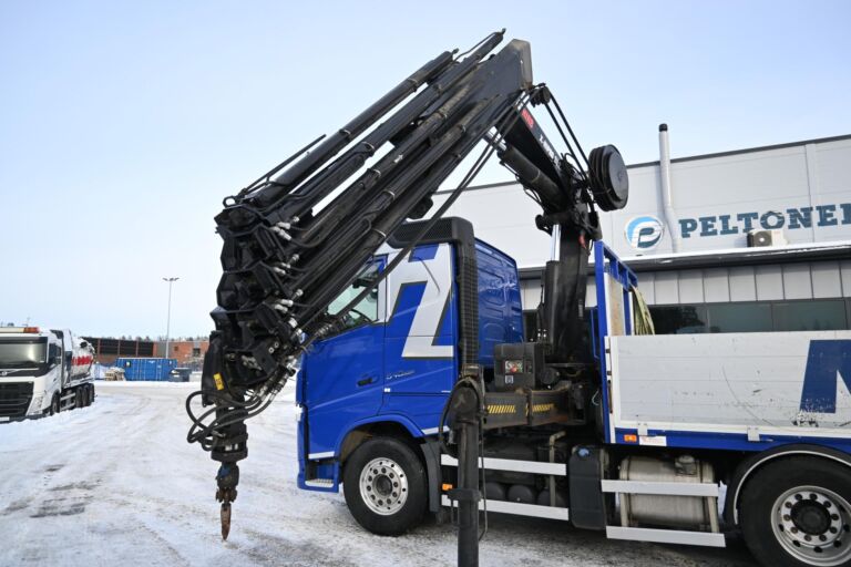 Volvo FH540 8x4*4 Tridem HIAB 302 8+1