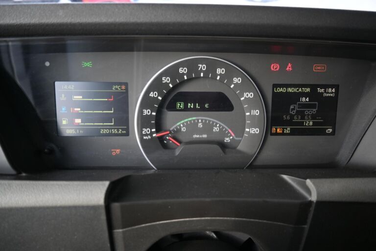 Volvo FH540 8x4*4 Tridem HIAB 302 8+1