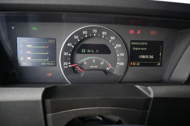 Volvo FH540 8x4*4 Tridem HIAB 302 8+1