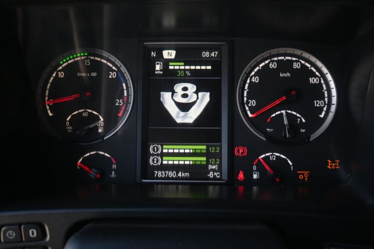 Scania R560 8x4*4 Tridem koukkuauto