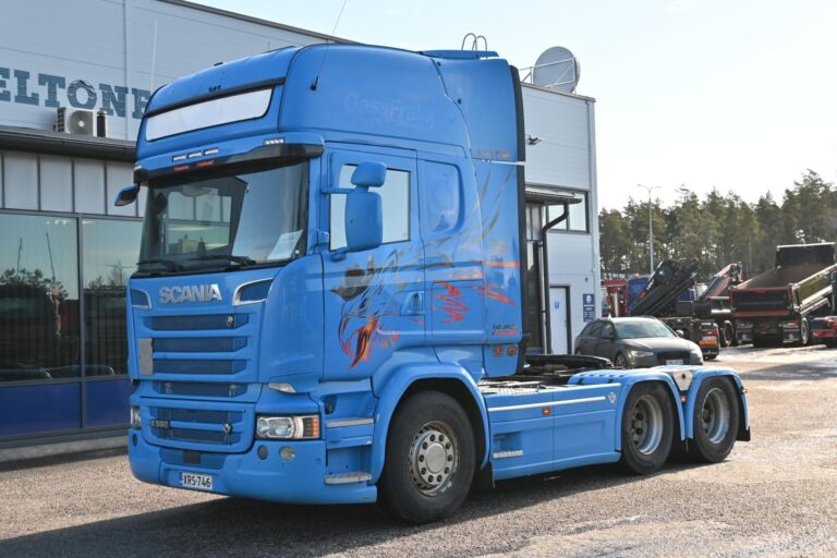 Scania R580 6x4 ADR vetopöytäauto