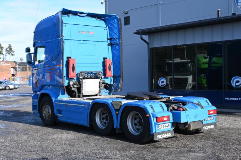 Scania R580 6x4 ADR vetopöytäauto