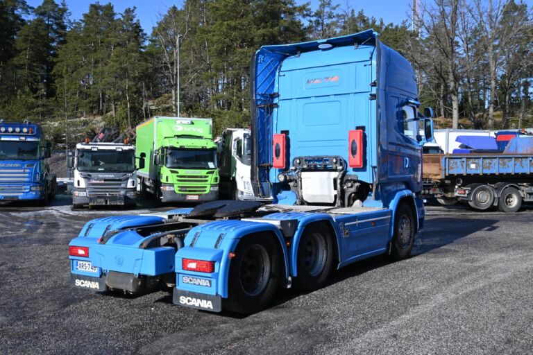 Scania R580 6x4 ADR vetopöytäauto