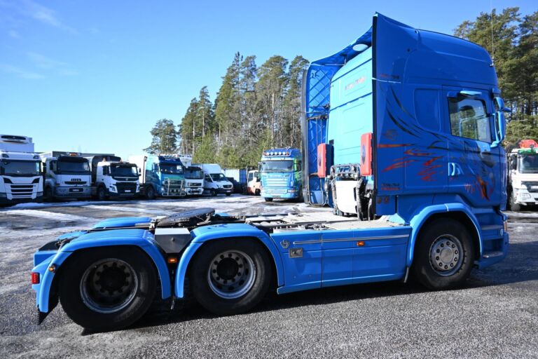 Scania R580 6x4 ADR vetopöytäauto