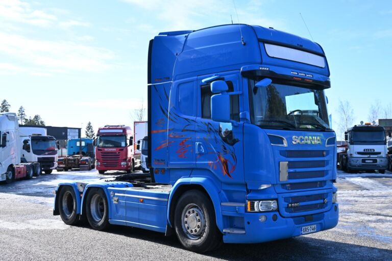 Scania R580 6x4 ADR vetopöytäauto