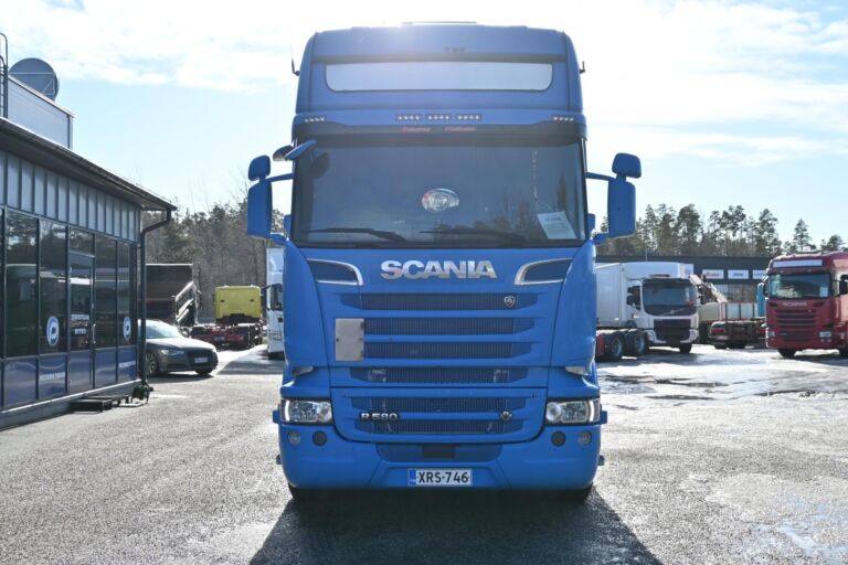 Scania R580 6x4 ADR vetopöytäauto