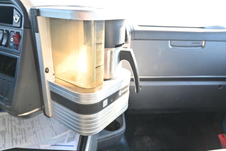 Scania R580 6x4 ADR vetopöytäauto