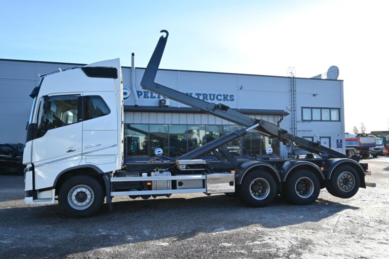 Volvo FH650 8x4*4 Tridem 7m koukkulaite
