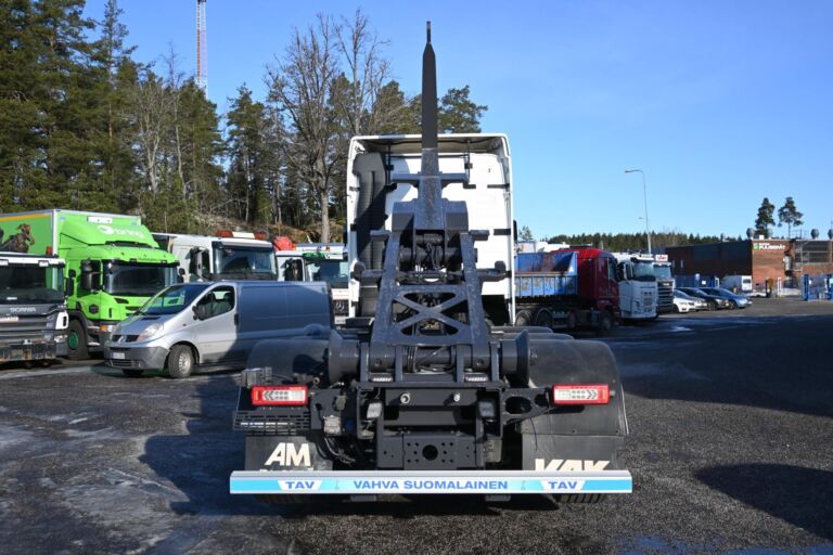 Volvo FH650 8x4*4 Tridem 7m koukkulaite