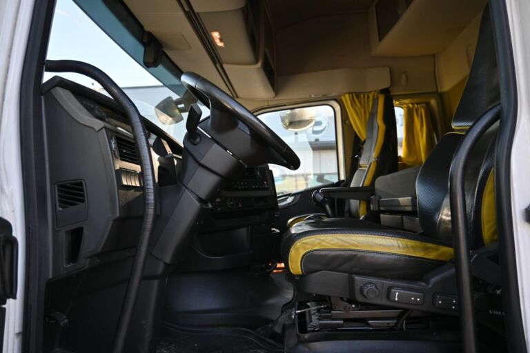 Volvo FH650 8x4*4 Tridem 7m koukkulaite