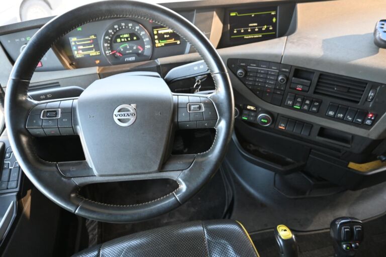 Volvo FH650 8x4*4 Tridem 7m koukkulaite