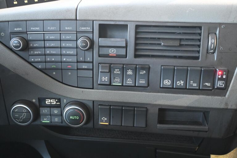 Volvo FH650 8x4*4 Tridem 7m koukkulaite