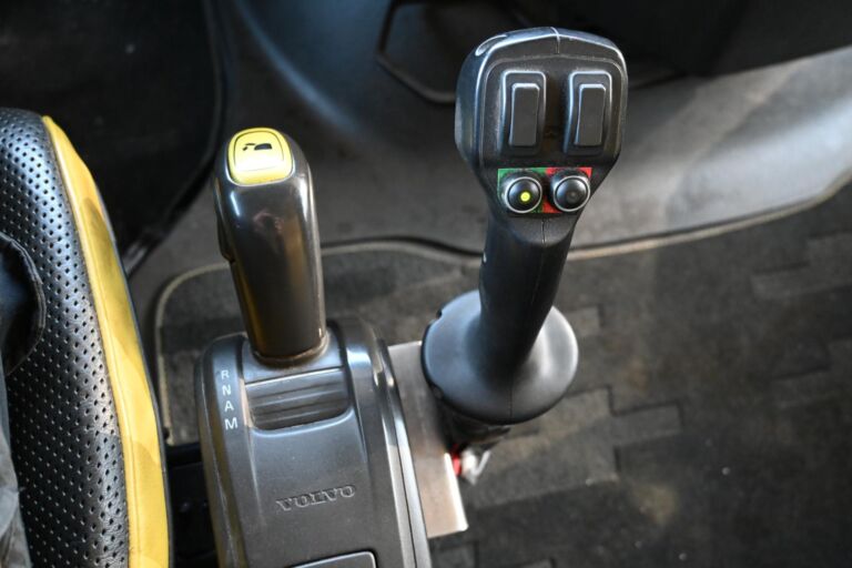 Volvo FH650 8x4*4 Tridem 7m koukkulaite