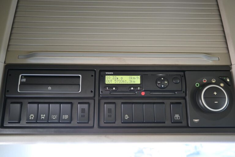 Volvo FH650 8x4*4 Tridem 7m koukkulaite