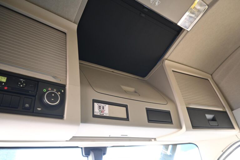 Volvo FH650 8x4*4 Tridem 7m koukkulaite