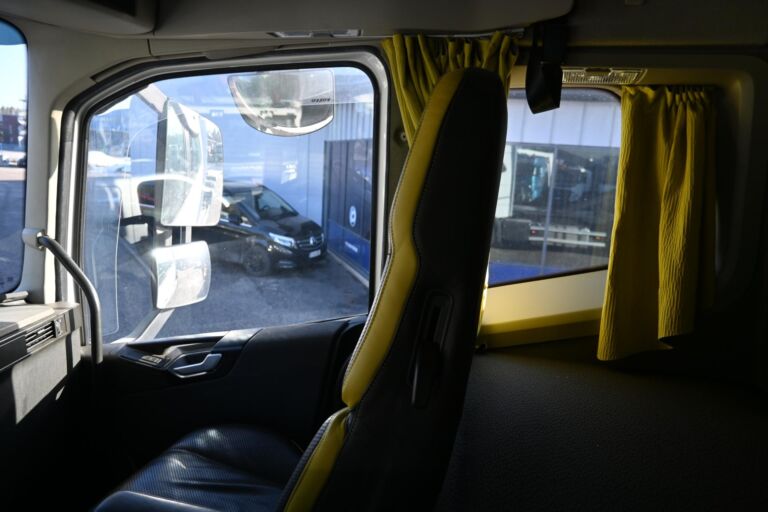 Volvo FH650 8x4*4 Tridem 7m koukkulaite