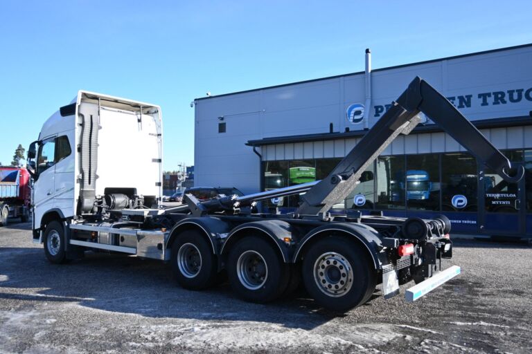 Volvo FH650 8x4*4 Tridem 7m koukkulaite