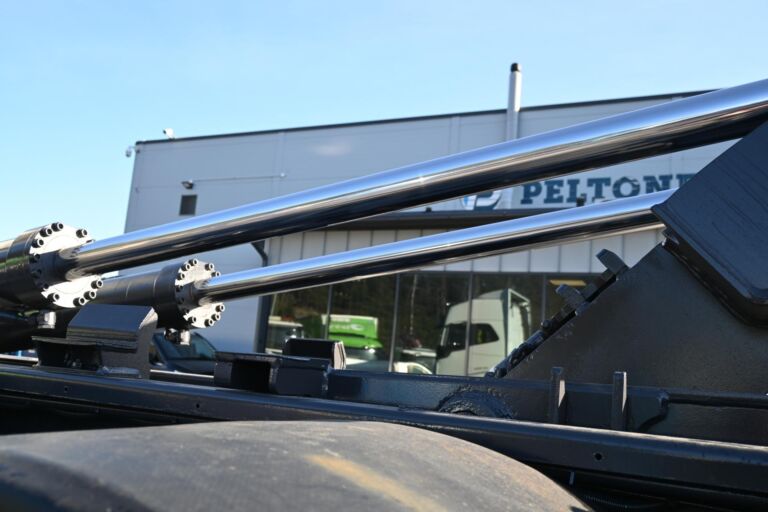 Volvo FH650 8x4*4 Tridem 7m koukkulaite