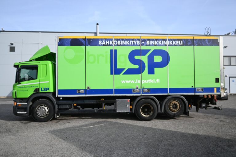 Scania P400 6x2 Sivuaukeava