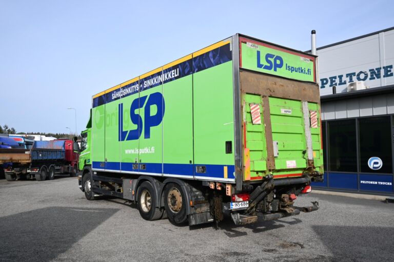 Scania P400 6x2 Sivuaukeava