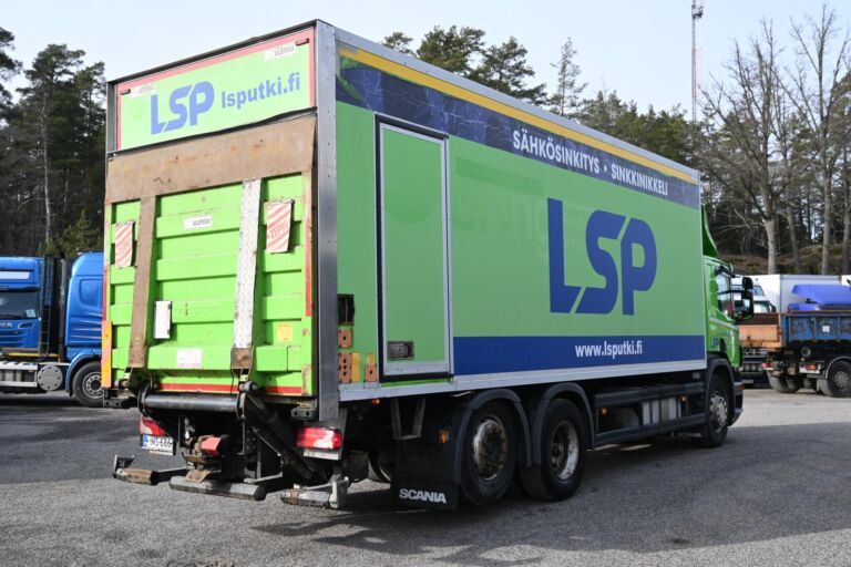 Scania P400 6x2 Sivuaukeava