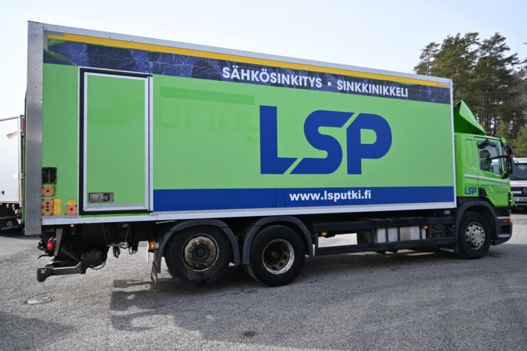 Scania P400 6x2 Sivuaukeava