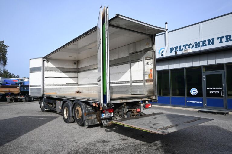 Scania P400 6x2 Sivuaukeava