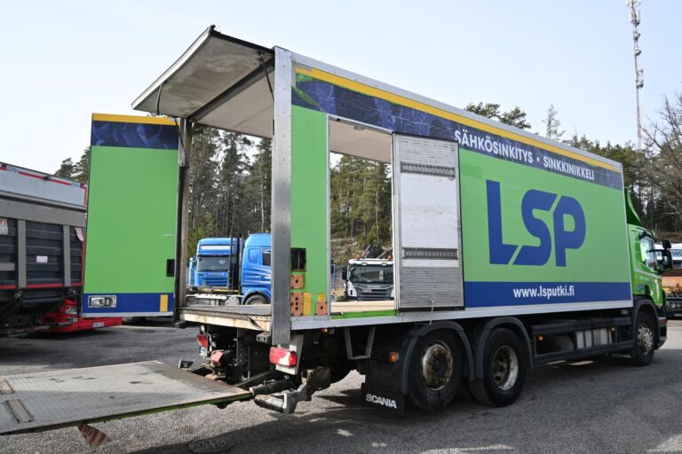 Scania P400 6x2 Sivuaukeava