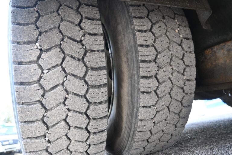 Scania P400 6x2 Sivuaukeava