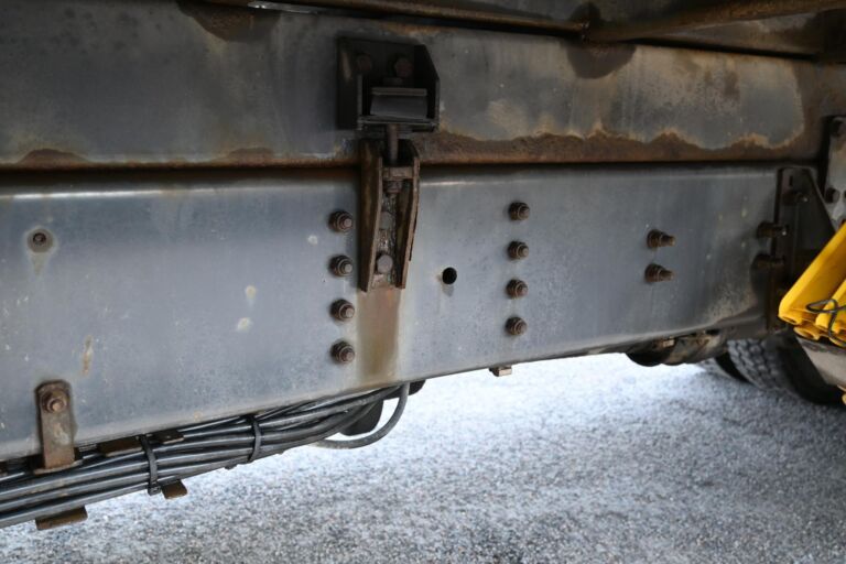 Scania P400 6x2 Sivuaukeava