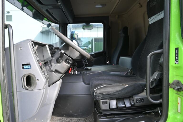 Scania P400 6x2 Sivuaukeava