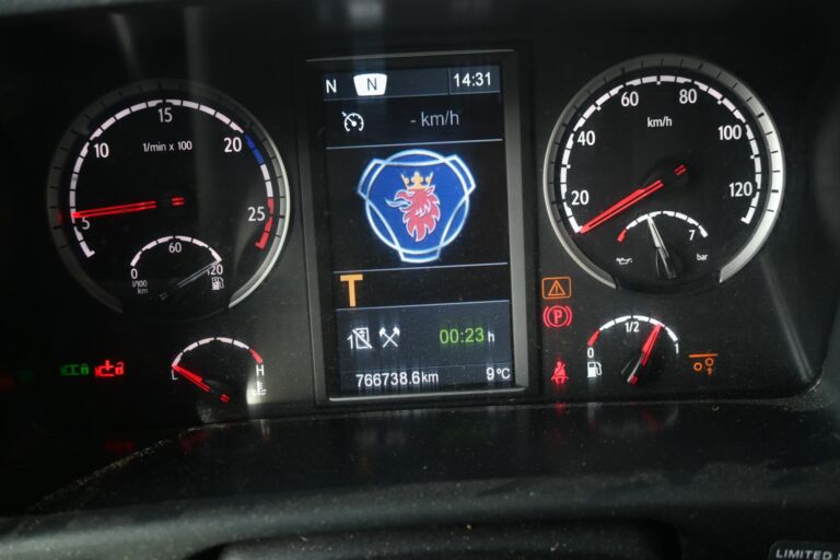 Scania P400 6x2 Sivuaukeava