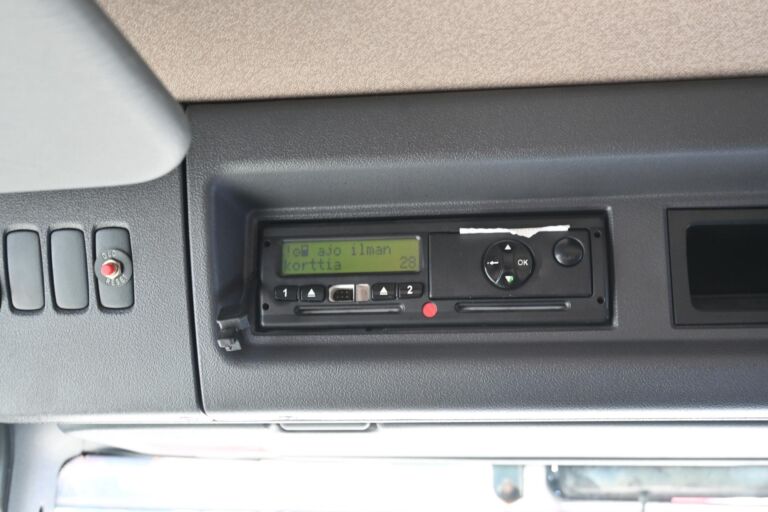 Scania P400 6x2 Sivuaukeava