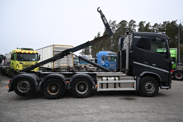 Volvo FH750 8x4