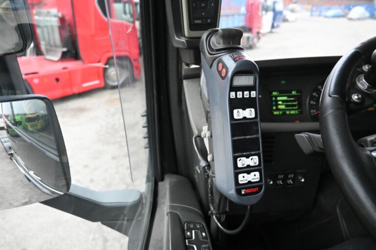 Volvo FH750 8x4