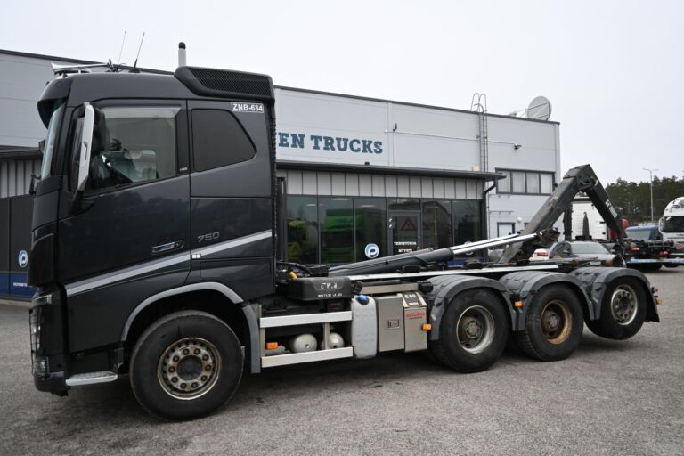 Volvo FH750 8x4