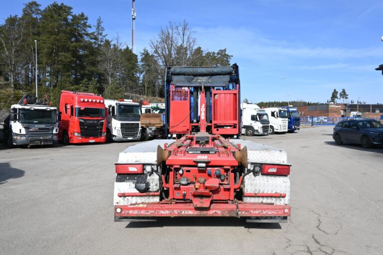 Scania R650 8x4*4 Tridem