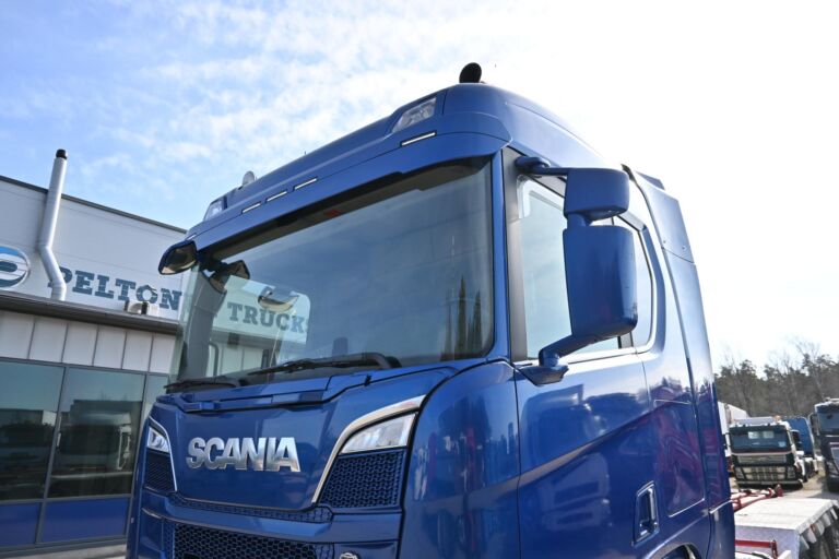 Scania R650 8x4*4 Tridem