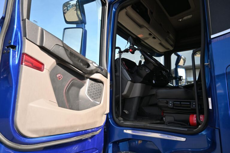 Scania R650 8x4*4 Tridem