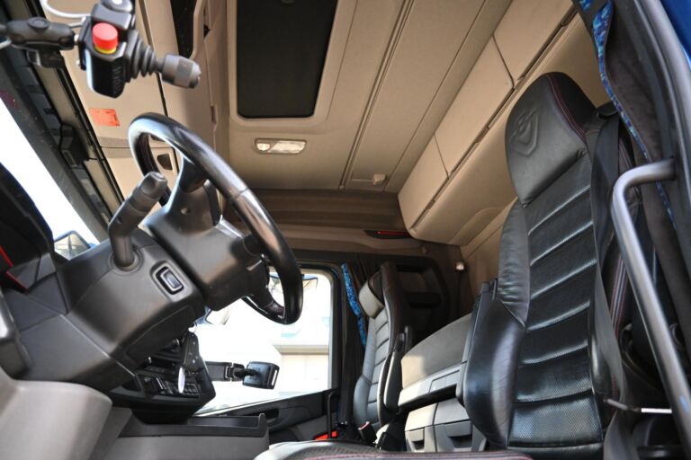 Scania R650 8x4*4 Tridem